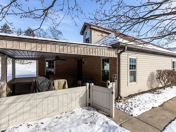 3rd image of 49 Ashford Dr