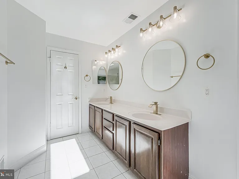 2029 Magarity Ct — Photo 32