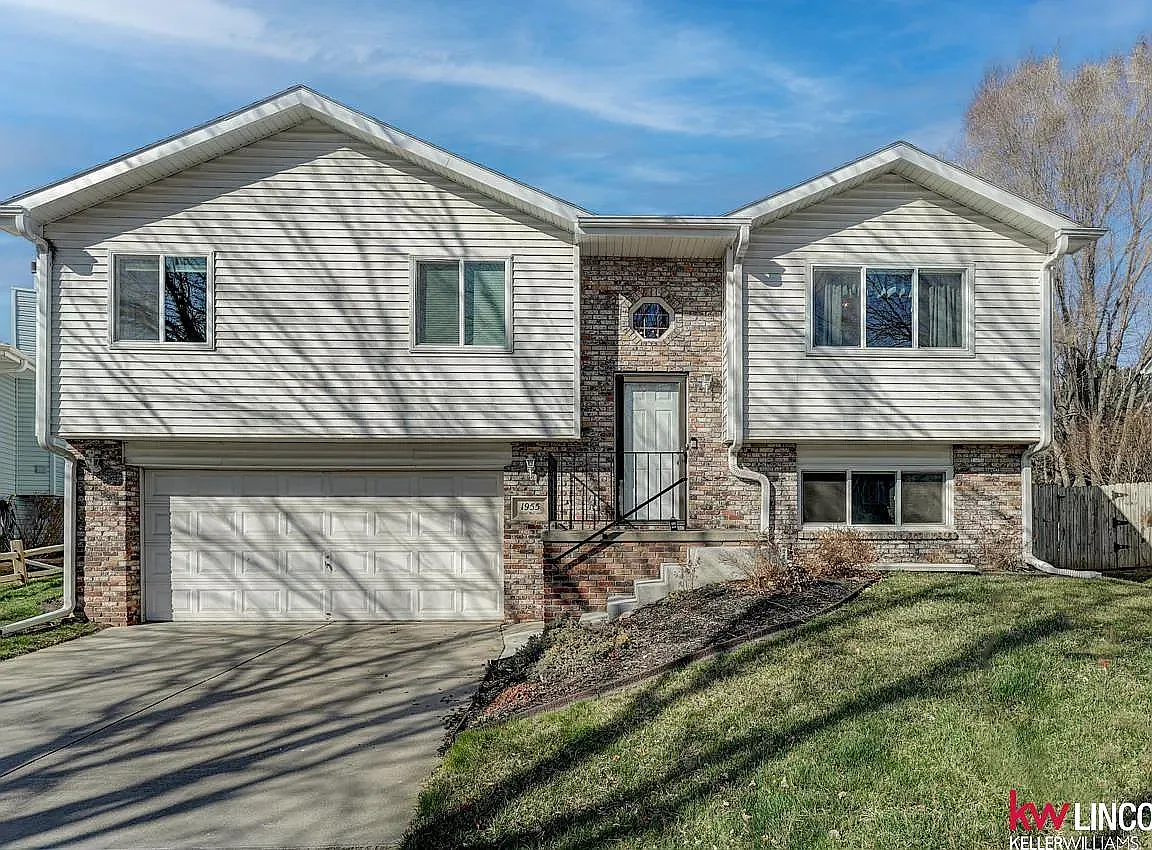 3 bed, 1126 sqft, $1,900 — Photo 1
