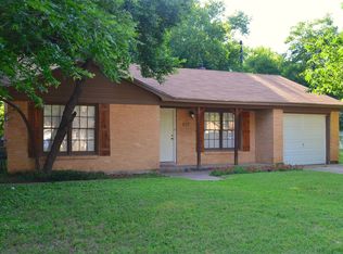 821 Lynda Dr, River Oaks, TX 76114