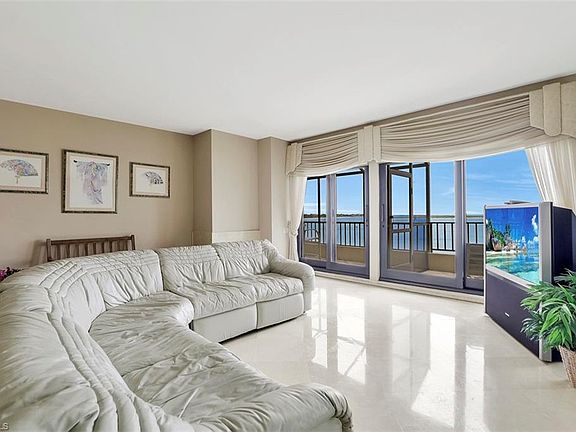 5th image of 632 La Peninsula Blvd #632