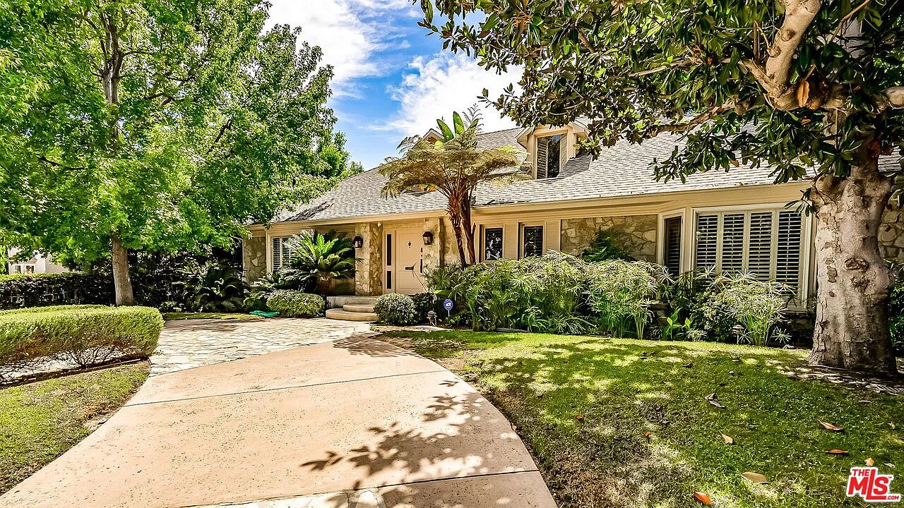 6 bed, 7.0 bath, 5050 sqft, $27,000 — Photo 2