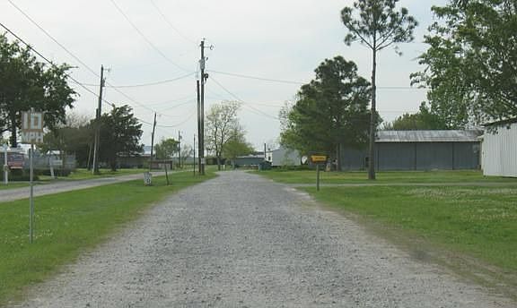 3rd image of 112 Glen And Becky Ln