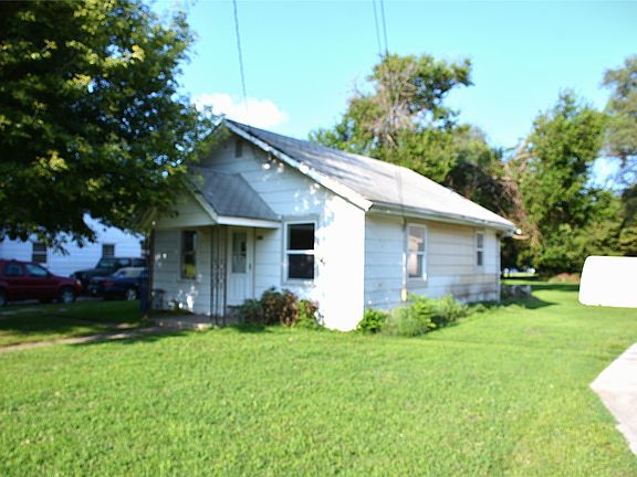 3rd image of 403 SE 34th St