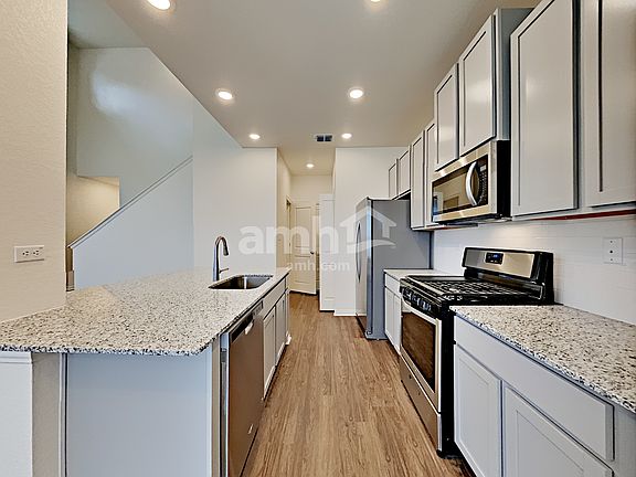 3rd image of 2729 Meadowood Hts
