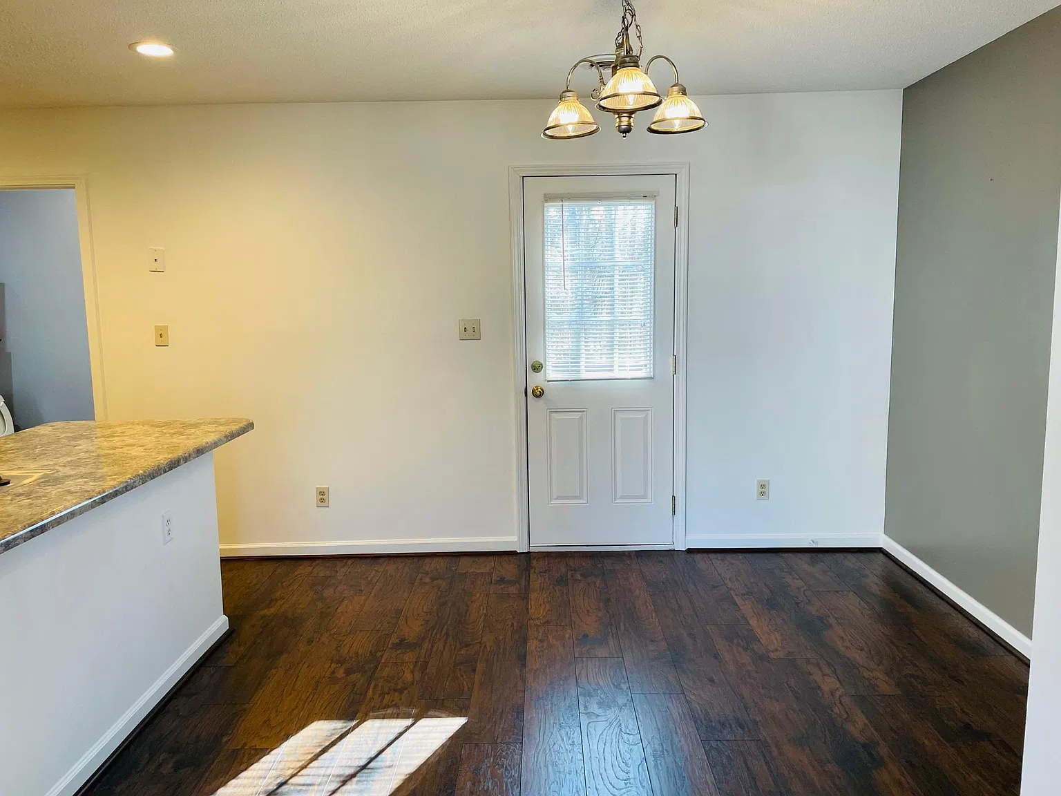 2 bed, 1.5 bath, 1118 sqft, $1,050 — Photo 4