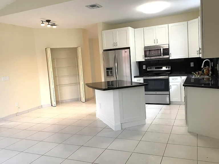 7330 NW 1st Pl — Photo 3