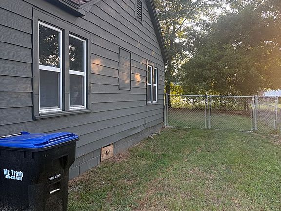 3rd image of 723 Hall St
