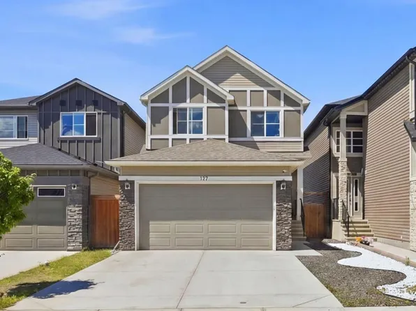 107 E Savanna Way NE, Calgary, AB T3J 0Y6