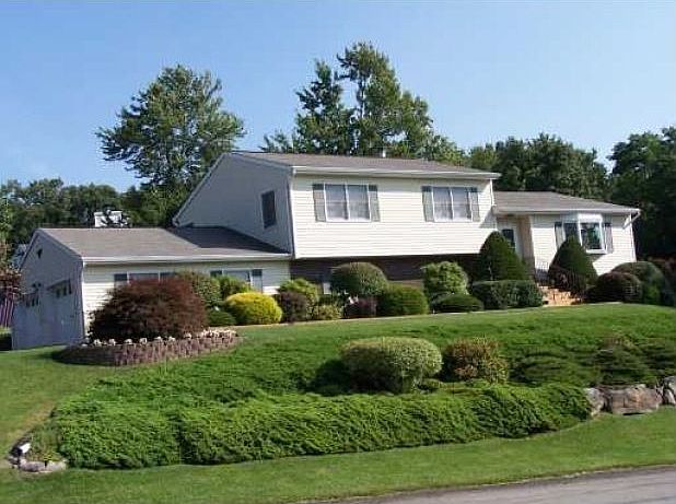1st image of 8 Chadsford Ln