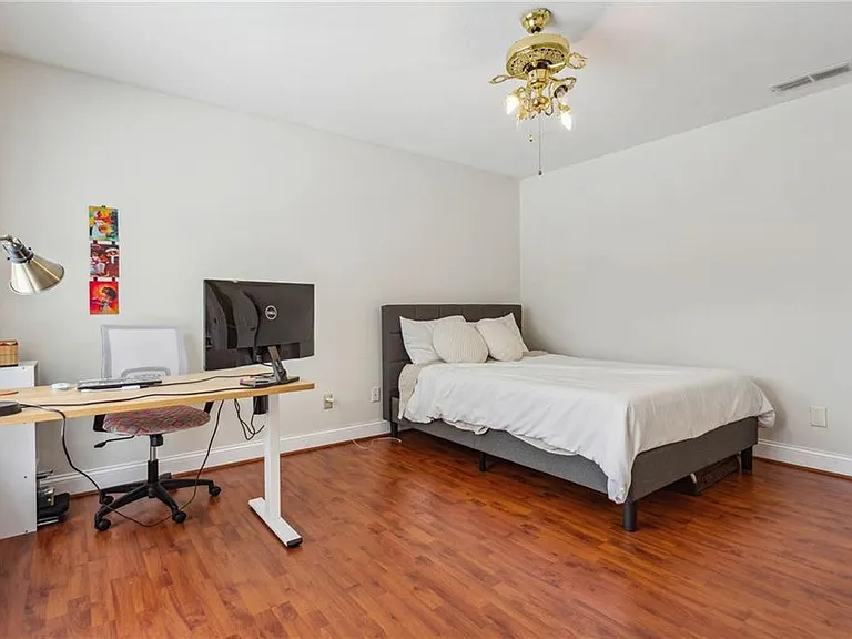 102 Holcomb Ferry Rd — Photo 15
