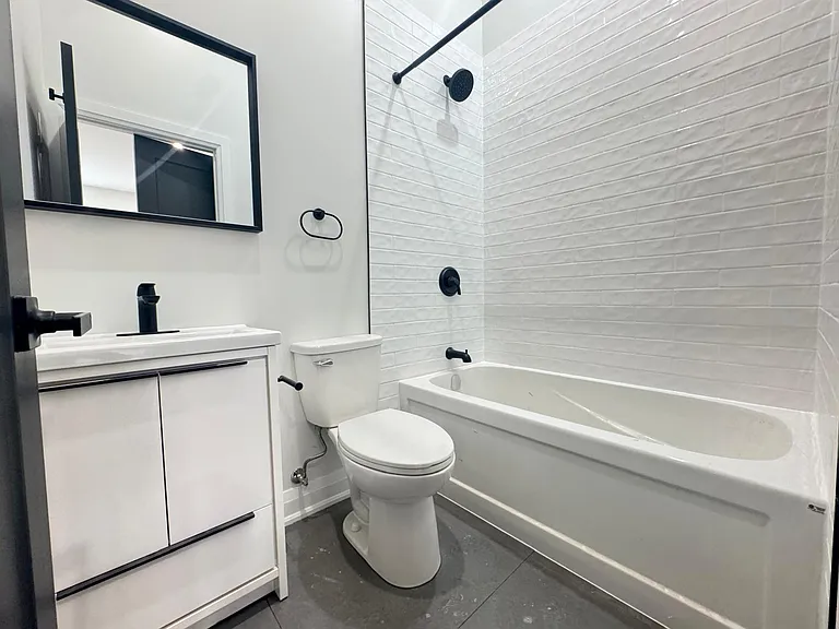208 King St E #1 — Photo 8