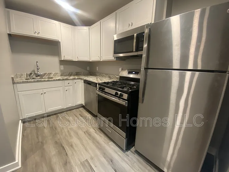 218 W King St #2 — Photo 3
