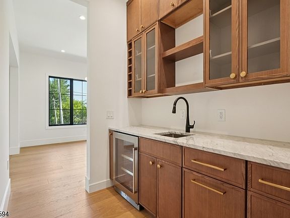 3rd image of 2 Heather Ln