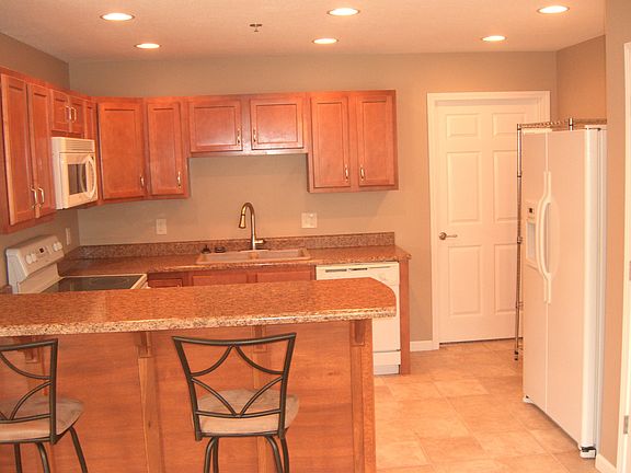 3rd image of 407 S Franklin St #6
