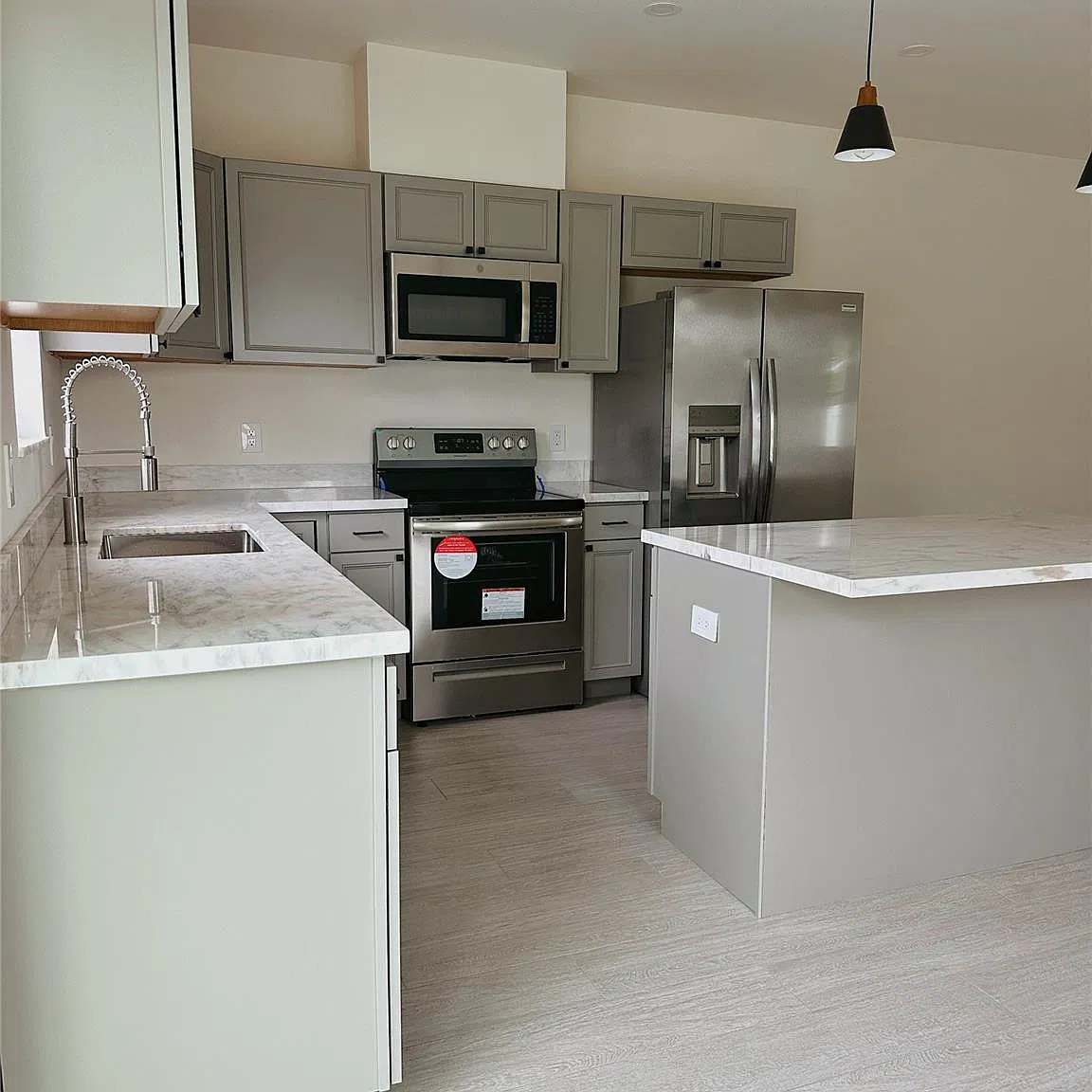 2 bed, 102.0 bath, 1260 sqft, $2,800 — Photo 2