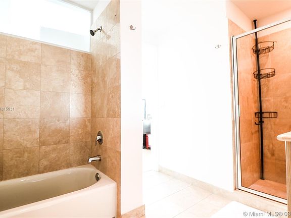 5th image of 350 NE 24th St APT 1405