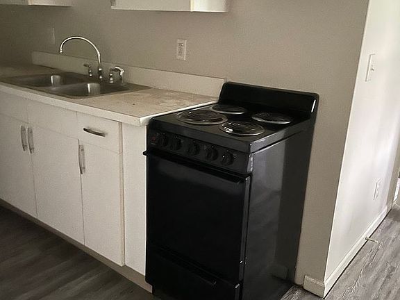 3rd image of 3116 Court St APT 7