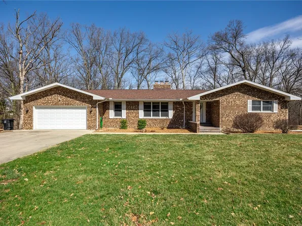 106 W Hawthorne Dr, Effingham, IL 62401