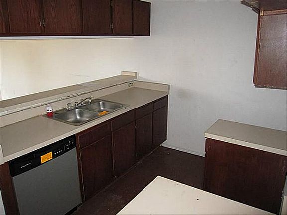 3rd image of 6101 Cypress Point Dr