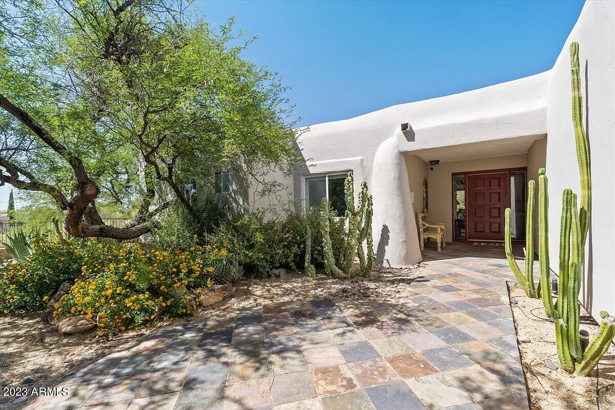 4 bed, 3.0 bath, 2540 sqft, $7,500 — Photo 2