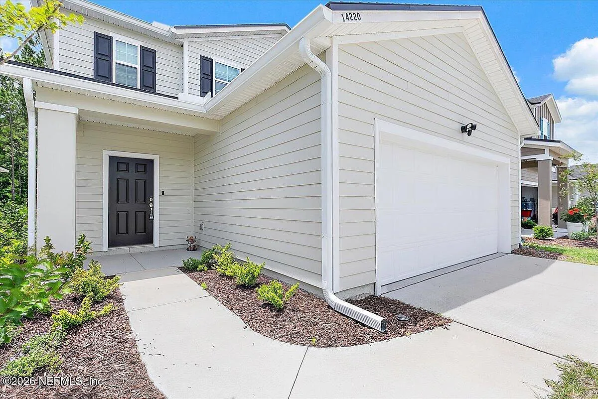 3 bed, 2.5 bath, 2022 sqft, $2,300 — Photo 1