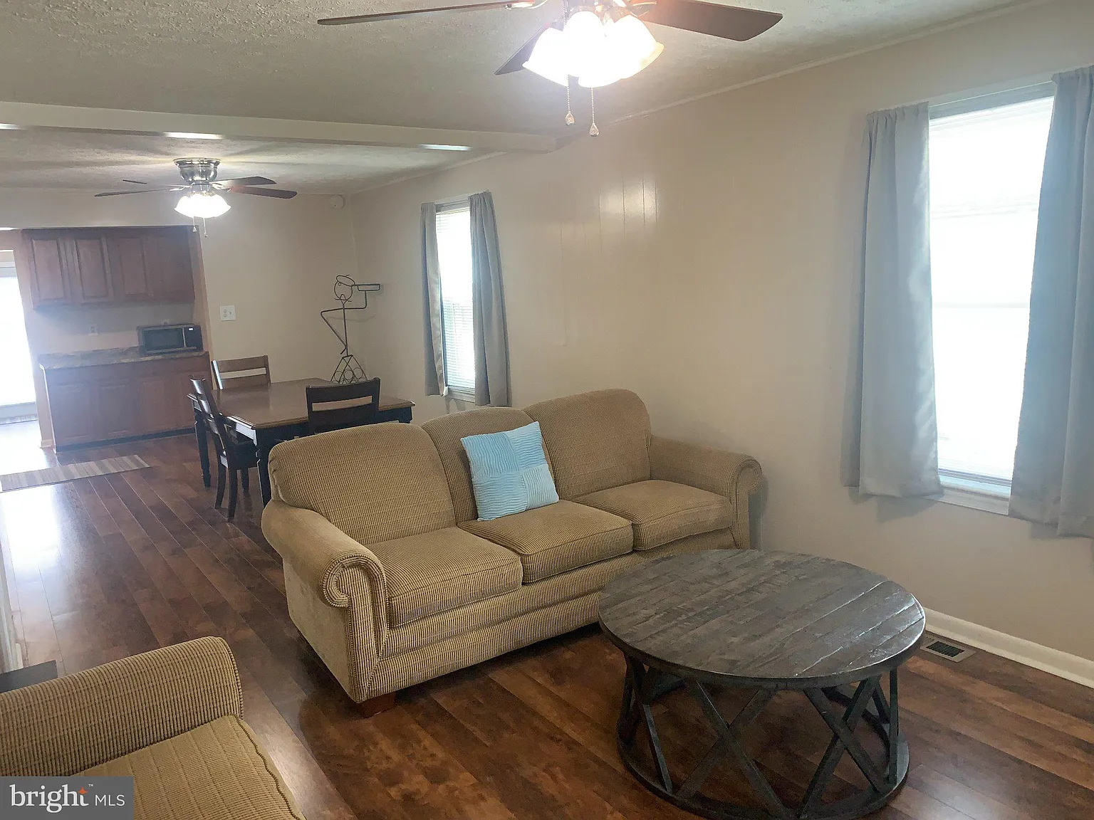 3 bed, 2.0 bath, 1148 sqft, $2,500 — Photo 2