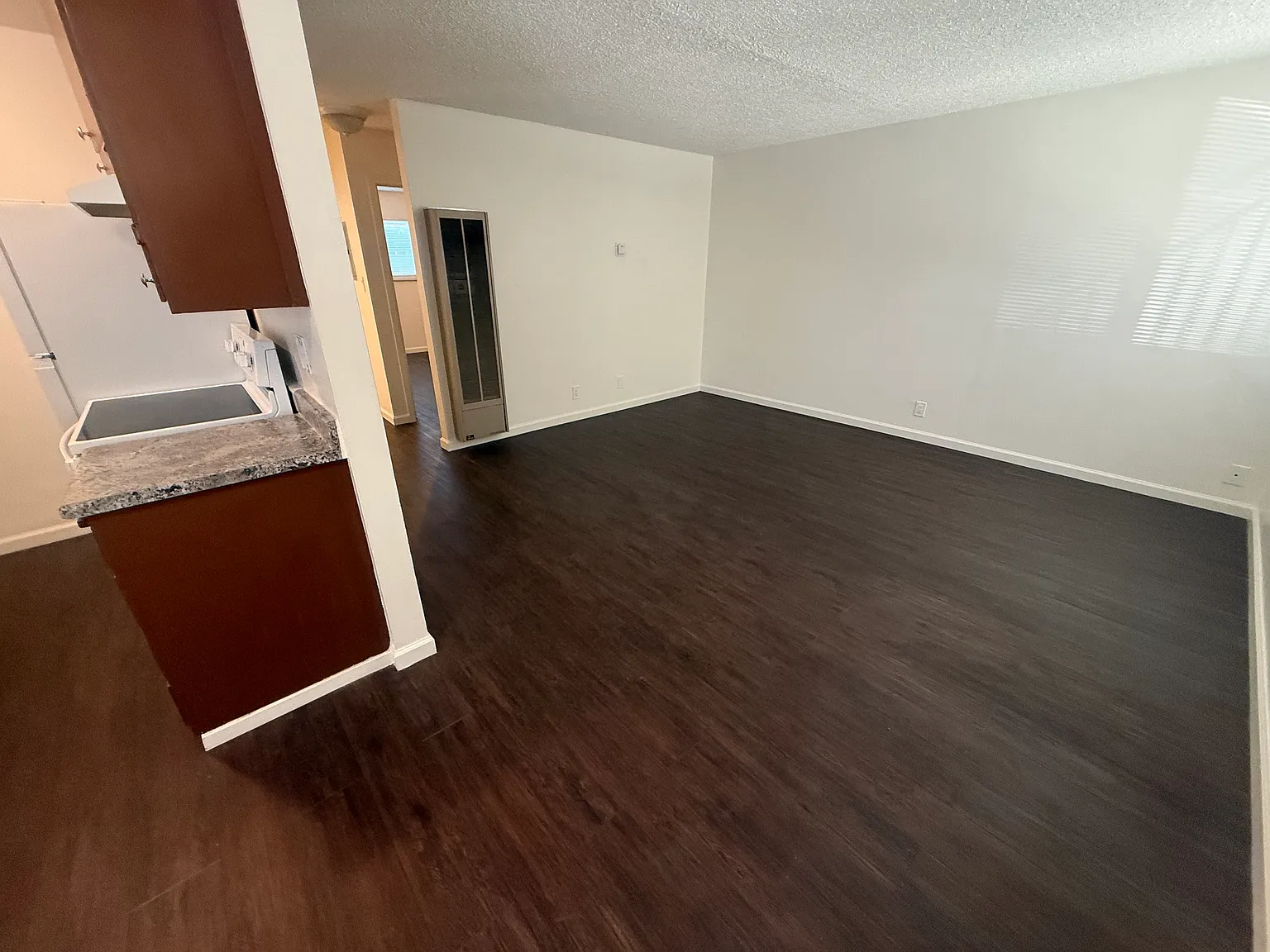 2 bed, 730 sqft, $1,900 — Photo 2