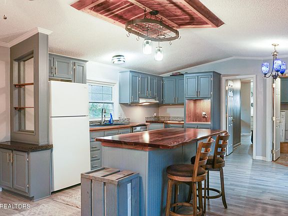 4th image of 115 Stevens Cir