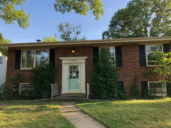 1079 Briarhurst Dr, Ballwin, MO 63021