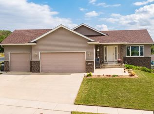 6192 Mallard Dr NW, Rochester, MN 55901