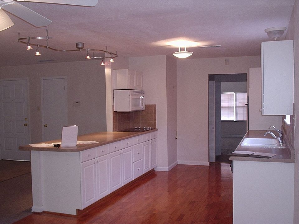 2nd image of 439 Stonehenge Dr