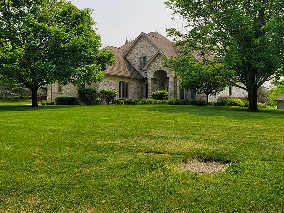 3rd image of 1040 E Morine Dr