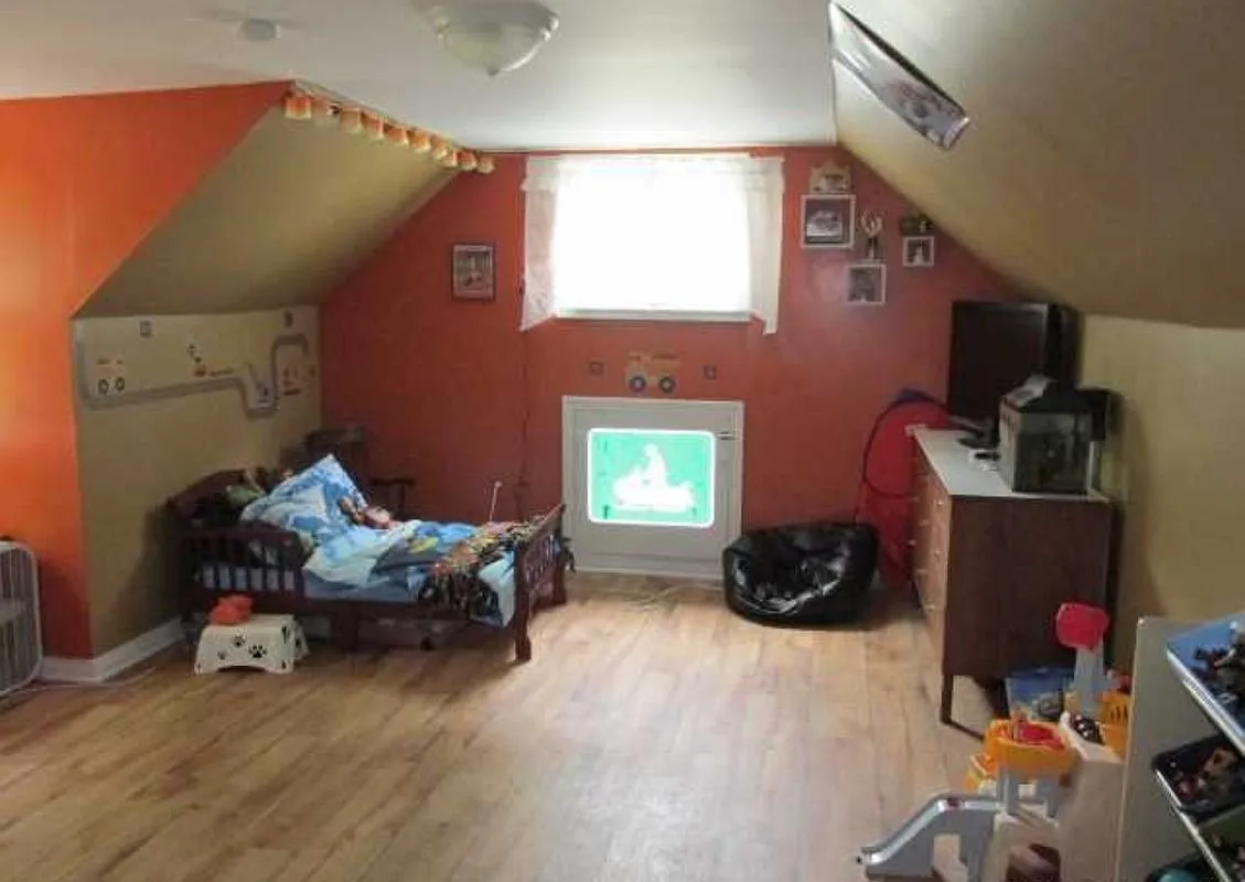 4 bed, 1.0 bath, 1332 sqft, $2,000 — Photo 3
