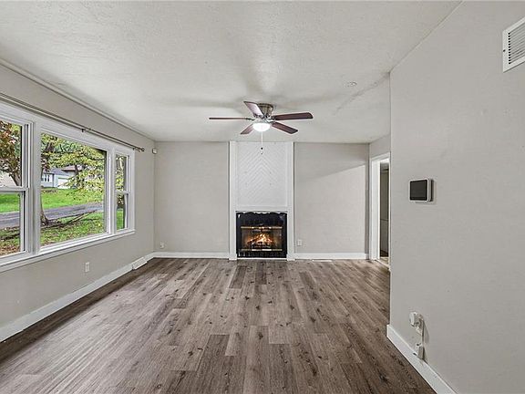 5th image of 8605 Spring Valley Rd