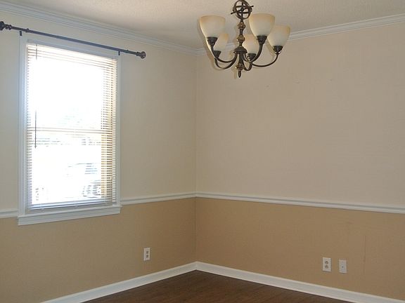 5th image of 527 Westwood Dr