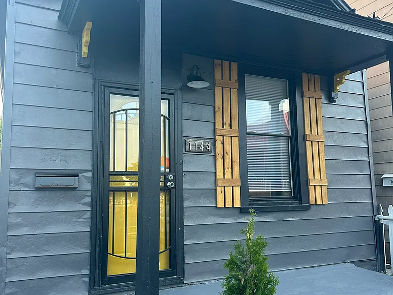 1144 Putnam St — Photo 1