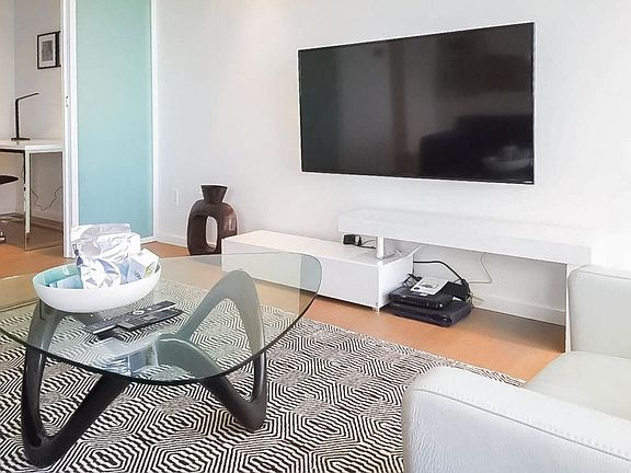 5th image of 1151 Georgia St W #5001