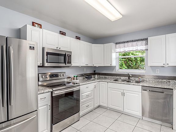 4th image of 1612 NE Seahorse Pl