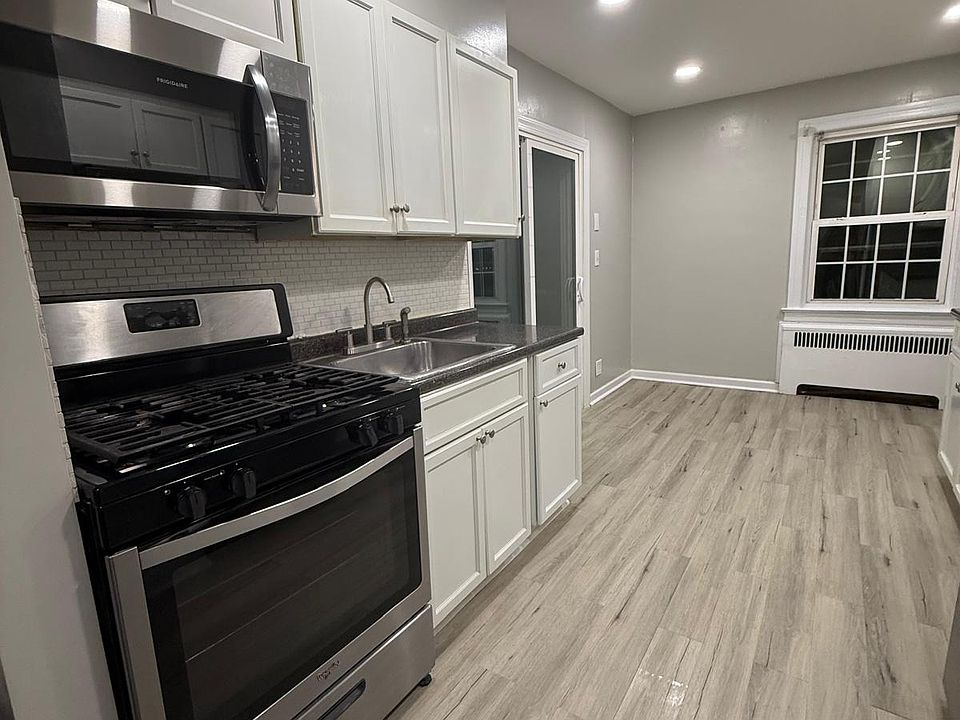 1st image of 1720 Burnet Ave Floor 2