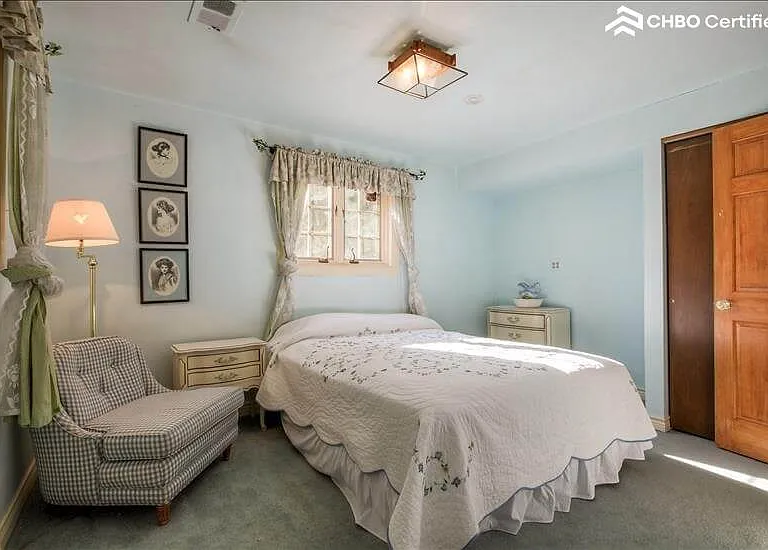 Bed 2-Queen bed and carpeted.