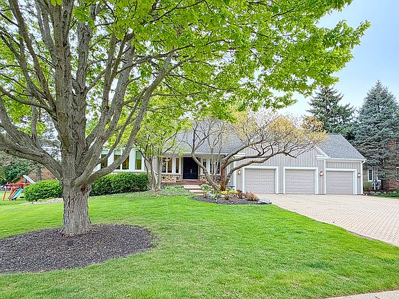 2nd image of 211 Ridge Ln