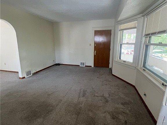 3rd image of 1605 Larchmont Ave