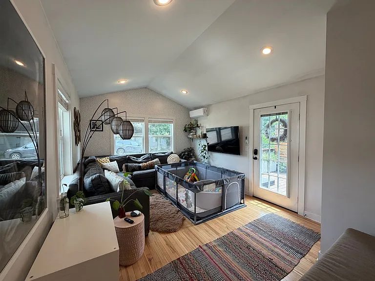320 1/2 Meade Ave — Photo 11