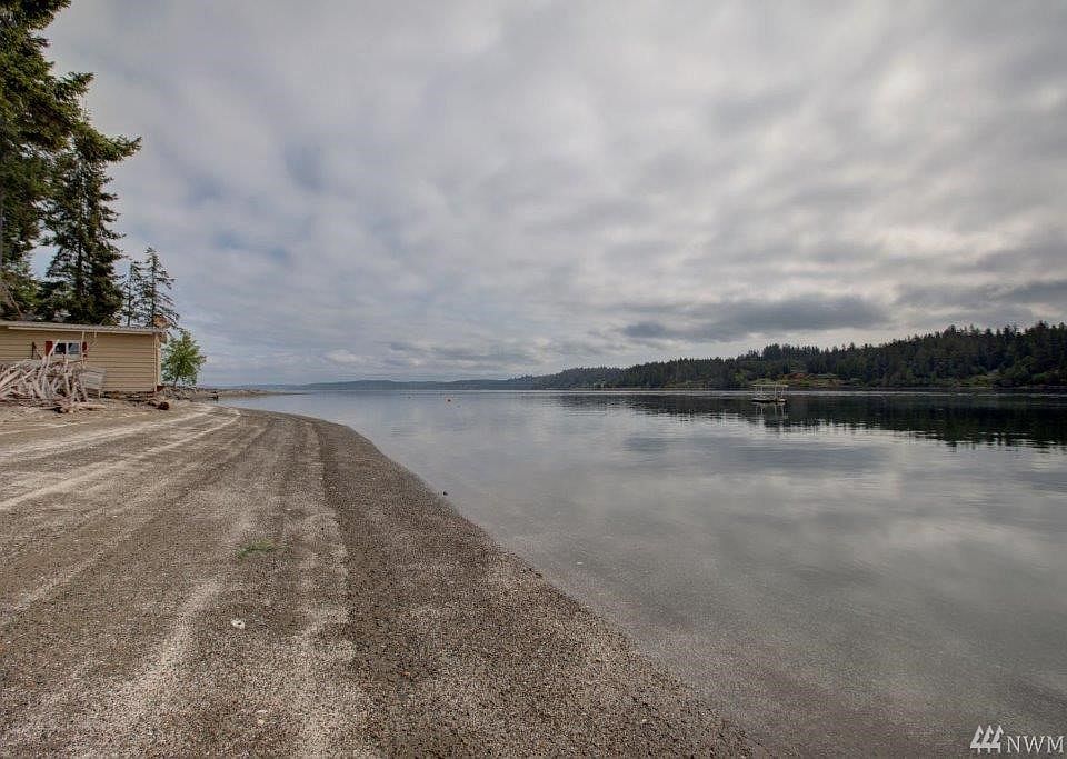 Cabin looks out onto Case Inlet. This is the beach in front of the home. 