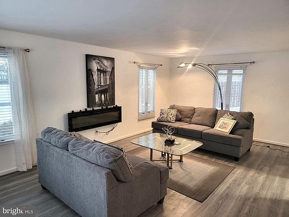 2nd image of 48 Botany Cir