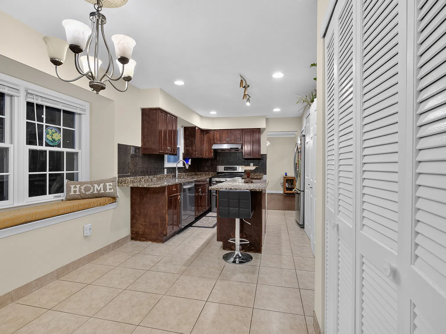 4 bed, 1840 sqft, $4,000 — Photo 3