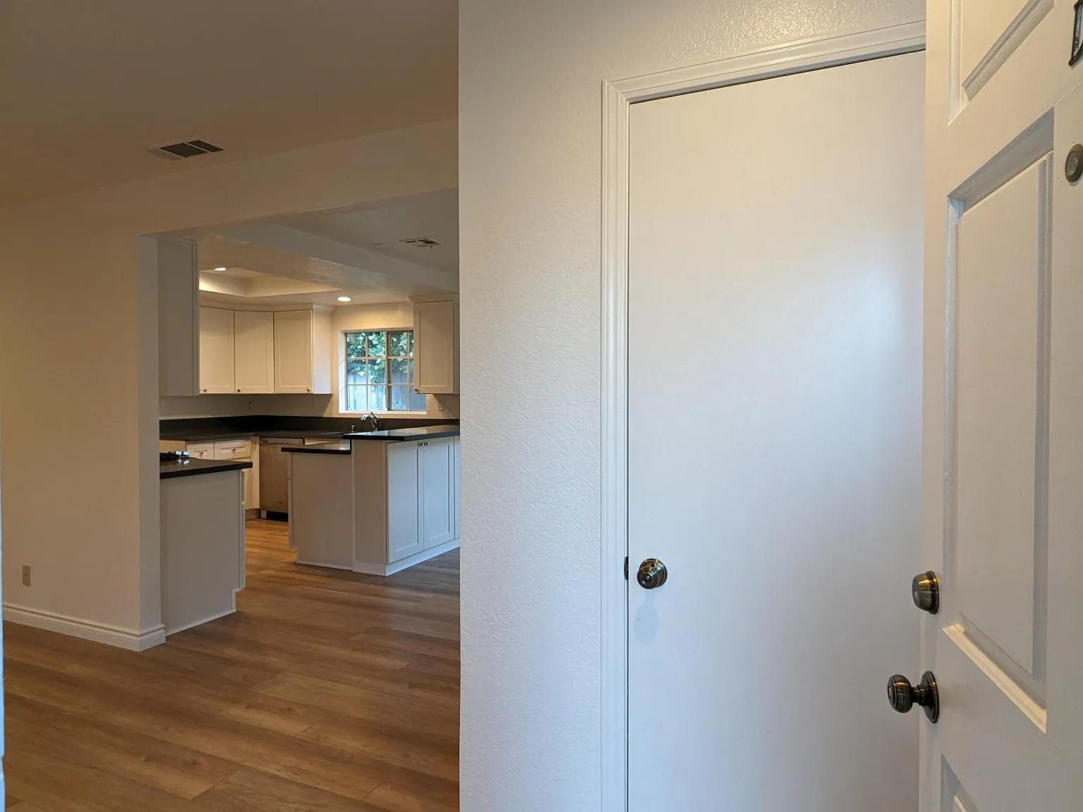 725 W Lemon Ave — Photo 4