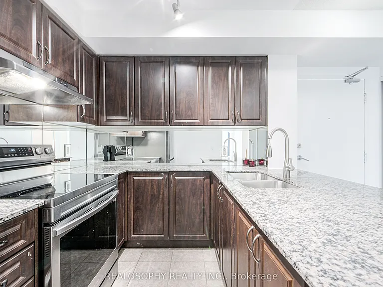 60 Fairfax Cres #421 — Photo 5
