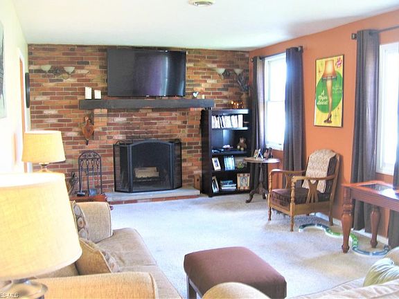 3rd image of 428 N Harmony St